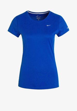 Camiseta deportiva Nike Dri-FIT para mujer en azul brillante, de manga corta, con cuello redondo y logo Swoosh blanco en el pecho y la manga.