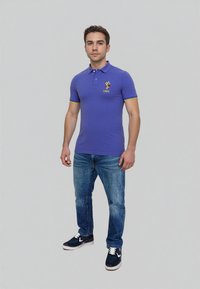 U.S. Polo Assn. KURZARM BUNTER REITER - Pólóing - blau