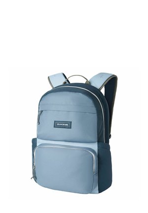 Zaino imbottito azzurro chiaro con più scomparti con cerniera, spallacci regolabili e logo Dakine sulla tasca frontale.