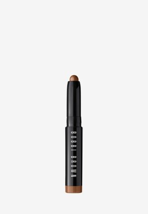 Bobbi Brown make-up stick in zwarte verpakking met een bruine punt. Het lichaam is cilindrisch met een matte afwerking en een reliëflogo.