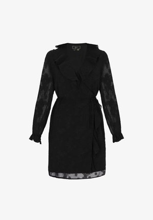 Vestido negro cruzado con mangas largas, cuello con volantes, tela texturizada con flores, cinturón con lazo en la cintura y puños fruncidos en las mangas.