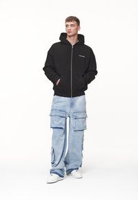 Pegador COLNE LOGO JACKET - Cipzáras pulóver - black