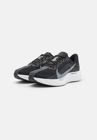 Nike Performance PEGASUS PLUS - Tenisice za cestovno trčanje - black/pure platinum/anthracite/white