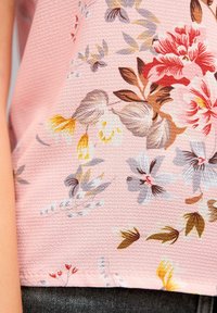 Cloud 5ive UND BLUMEN PRINT - Bluse - rosa