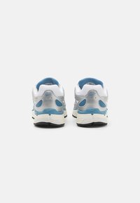 Nike Sportswear P-6000 UNISEX - Sneakers - white/aegean storm/metallic silver/metallic pewter/black/pale ivory