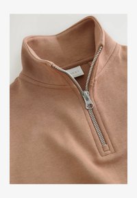 Sélectionné, mocha brown