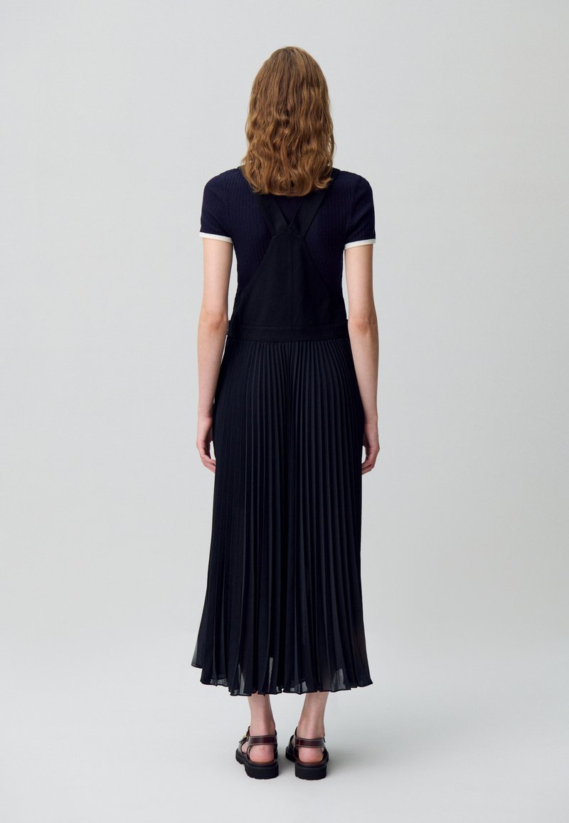 Robe Longue Noire Claudie Pierlot Taille 36 - Mi-longue, En Polyamide/coton, Occasion Très Bon état