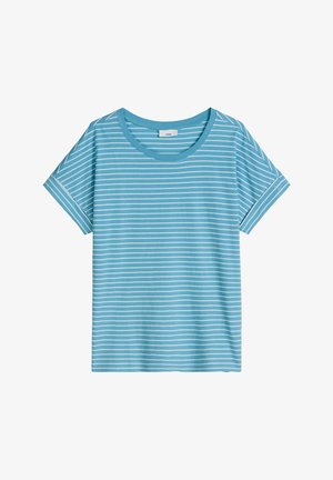 Maglietta blu a maniche corte con strisce orizzontali bianche e scollatura rotonda, distesa con risvolti delle maniche piegati.