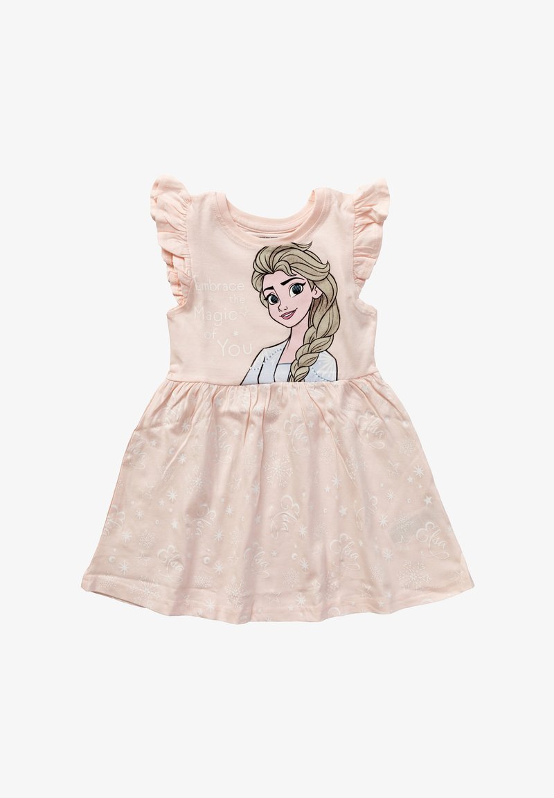 Jasnoróżowa sukienka z falbaniastymi rękawami, z nadrukowanym wzorem postaci i napisem "Przyjmij magię siebie", podkreślona błyskotkami.
