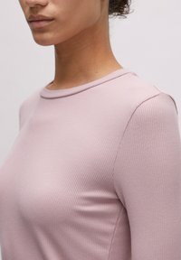 EDITED INOA - Longsleeve - rosa