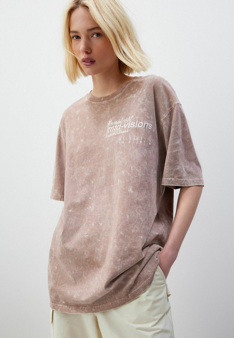 Next ACID WASH LONGLINE GRAPHIC SLOGAN - REGULAR FIT - Apdrukāts T-krekls - rose pink