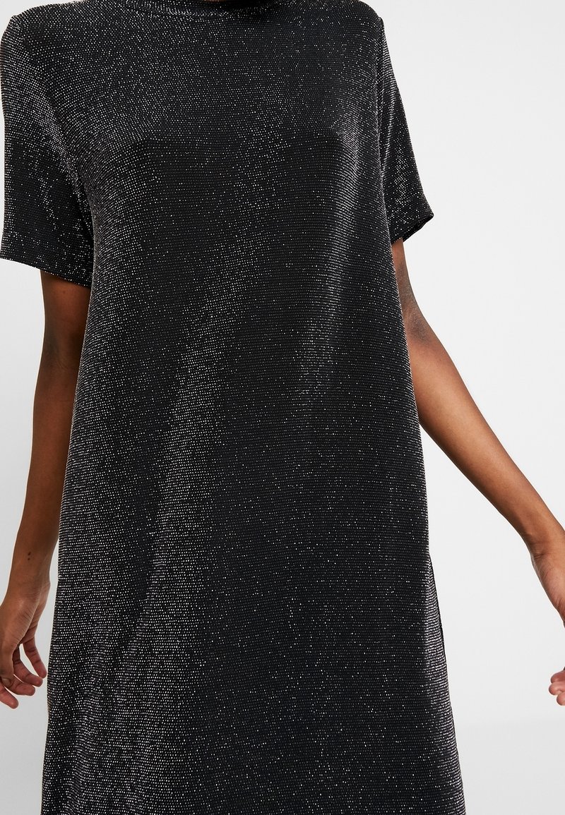green emerald velvet dress Bella and Bloom Boutique