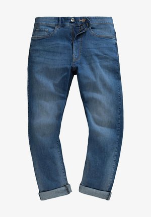 Blauwe denim jeans met een ontspannen pasvorm, met opgestikte manchetten, vijf zakken en gele stiksels als accent. Gladde textuur met een lichte vervaging.