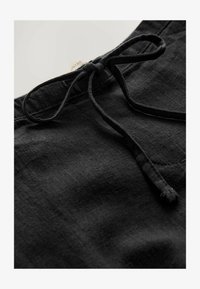 Non sélectionné, black