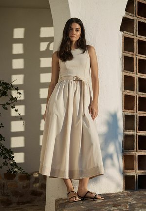 Next, REGULAR FIT - 2 IN 1 WOVEN MIX BELTED MIDI DRESS . - Nappali ruha - stone