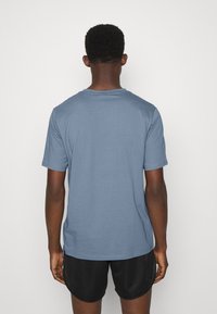 HUGO DULIVE - T-shirt estampada - bright blue