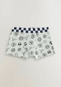 Grå boxer shorts med et mønster af sorte videospil-ikoner og en sort-hvid ternet talje. Blødt, strækbart bomateriale.
