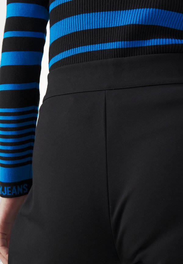 PULL ON FLARE PANT - Trousers4