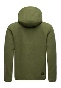 Olivgrüne Fleecejacke mit Kapuze, strukturierter Oberfläche, langen Ärmeln und einem kleinen Logotag auf dem unteren Rücken. Matte Oberfläche.