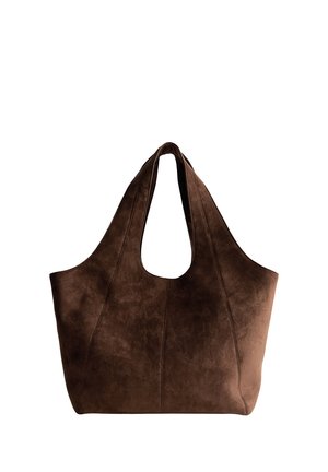 Braune Wildleder-Tasche mit breiten Griffen und sichtbaren Nahtlinien, entworfen zum Tragen über der Schulter oder in der Hand.