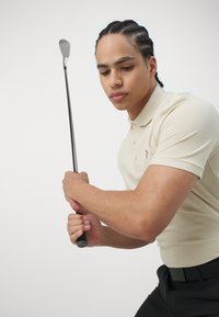 Peak Performance CLASSIC - Poloskjorter - sand fog