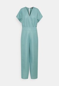 Licht teal jumpsuit met korte mouwen, V-hals wikkelbodice, aansluitende taille en brede rechttoe-rechtaan broekspijpen op een witte achtergrond.