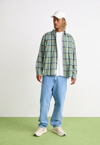 Carhartt WIP SWENSON - Camisa - khaki