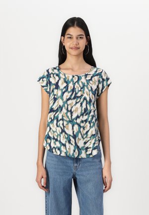T-shirt à manches courtes dans un motif abstrait teal, crème et marine. Tissu léger, col rond, semi-ajusté, avec un ourlet incurvé.