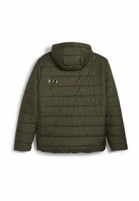 Giacca a vento imbottita di colore verde oliva, con trapuntatura orizzontale. Include un cappuccio e un piccolo logo sul retro. Materiale morbido e isolante.