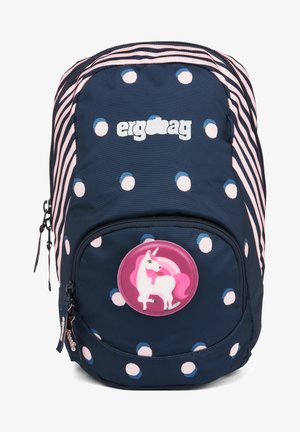 Marinefarbener Rucksack mit rosa und blauen Punkten, vertikalen Streifen, ausgestattet mit einem runden Einhorn-Patch auf der Fronttasche und einem mit Reißverschluss versehenen Hauptfach.