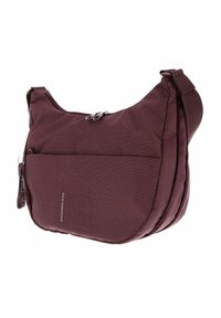 Petit sac à épaule bordeaux avec une bandoulière réglable, une poche zippée à l'avant et un compartiment principal à double fermeture éclair, présentant un tissu texturé subtil.