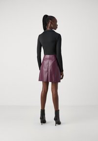 Vero Moda Tall VMNELLY SHORT SKIRT  - Trapecinis sijonas - winetasting