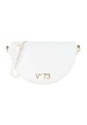Bolso cruzado de cuero blanco con un diseño curvo, que presenta el logo dorado "V°73" y una correa ajustable. Textura suave con un hardware mínimo.