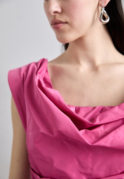 STAUD ANDREA DRESS - Maksi suknelė - punch