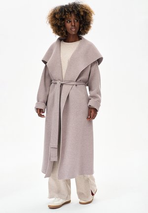 OSHI - Klasyczny płaszcz