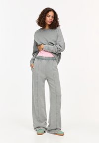 PULL&BEAR JOGGER - Teplákové kalhoty - grey