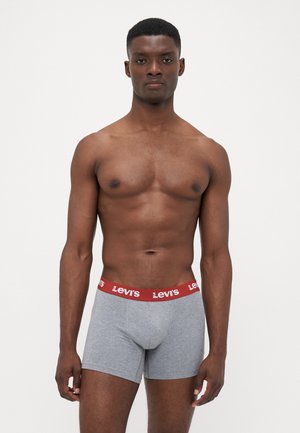Graue Baumwollboxershorts mit einem roten Levi’s-Bund. Das Design ist körpernah geschnitten und hat ein glattes Material mit mittellangen Beinen.