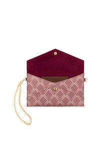 Purse in textured pink leather with a diamond pattern, featuring a burgundy interior, gold hardware, and a detachable chain strap.