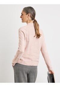 Gerry Weber LANGARM RUNDHALS MIT MUSTER UND TURTLENECK - Strickpullover - dust