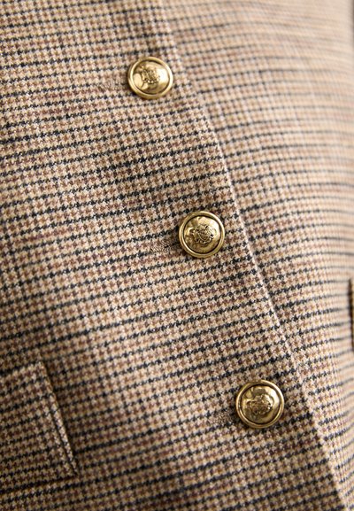 Bruin houndstooth blazermateriaal met gouden decoratieve knopen en een gestructureerde weving. Heeft twee voorkruiden en een getailleerde pasvorm.