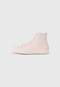 Høye kanvas sneakers i lyserosa med hvit gummisåle, rund tå og sølv øyelet til snøring. Glatt tekstur med minimalt design.