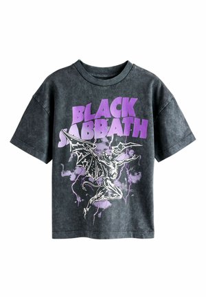 Schwarz T-Shirt mit Rundhalsausschnitt, kurzen Ärmeln und einem Grafikdruck eines schlangenartigen Figuren in lila und weiß auf dunklem Hintergrund.