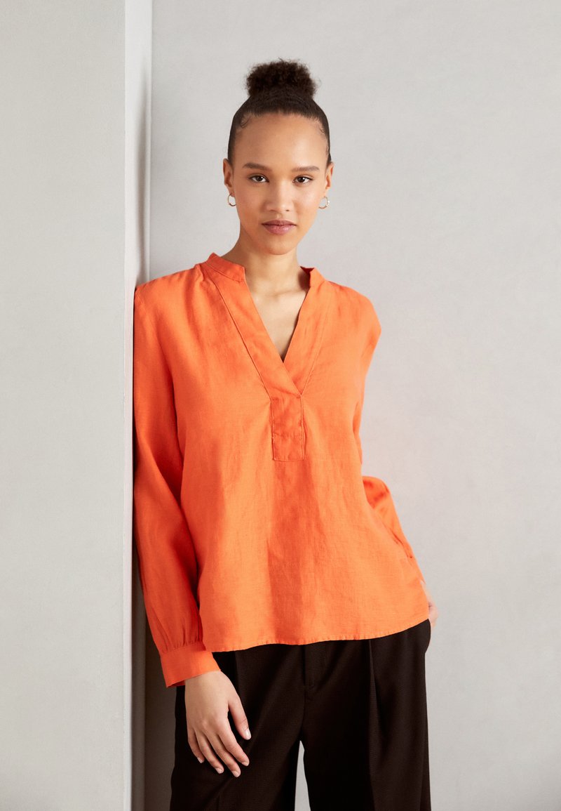 Marc O'Polo BLOUSE STAND UP COLLAR WITH V-NECK LONG SLEEVE - Tunika - fruity orange