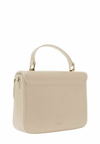 Sac à main en cuir beige au design structuré, avec une poignée et des accents métalliques dorés. Texture lisse et logo de la marque discret sur le devant.