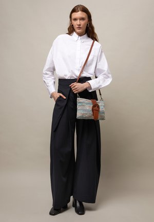 MISAKO LURDESI - Bandolera - blue