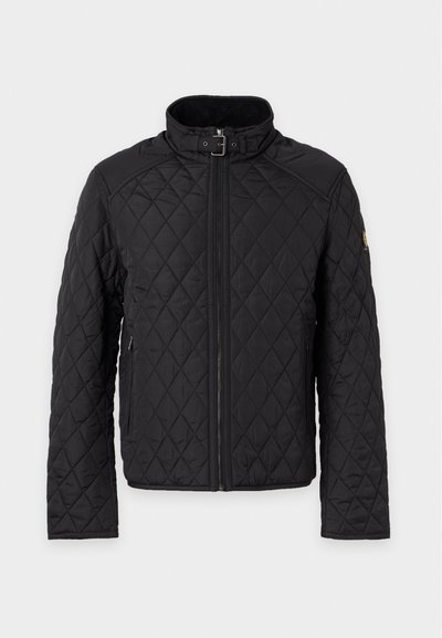Veste matelassée noire avec fermeture éclair devant et col à boucle, conçue pour la chaleur et le style, avec manches longues et poches latérales.