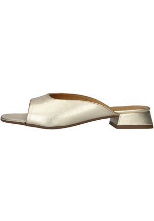 Muiltje met lage blokhiel, open teen, in glanzend metallic goud met instapmodel en een vierkante hiel.