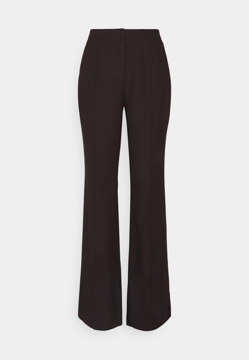 Zwarte op maat gemaakte flared broeken met een gladde textuur, voorzien van verticale plooien en een hoge taille, gemaakt van een lichtgewicht stof.