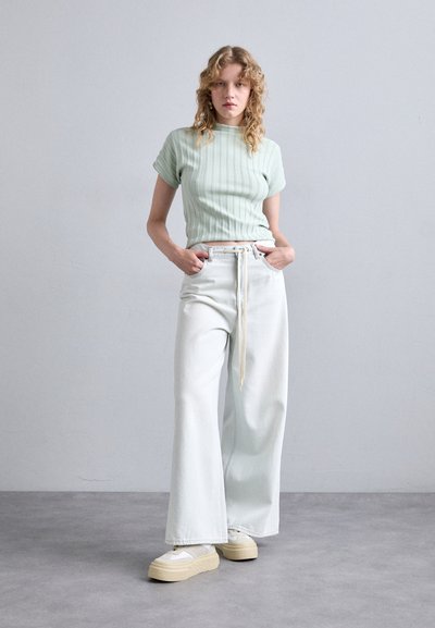 MM6 Maison Margiela Sportcipő - silver