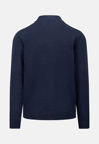 Pullover a maglia di colore blu navy, con maniche lunghe, colletto alto, polsini e orlo a coste. Il tessuto ha una consistenza liscia con una leggera lucentezza.